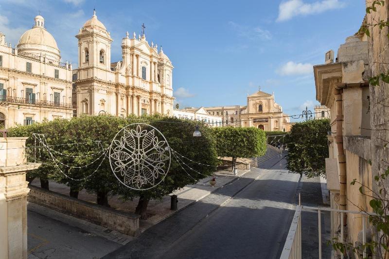 San Carlo Suites Noto Exterior photo