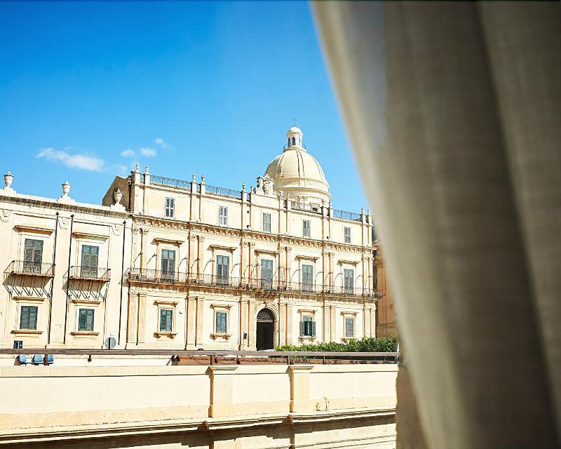 San Carlo Suites Noto Exterior photo